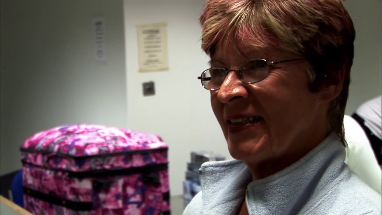 Busting Tobacco Smugglers at The Airport! - Customs