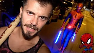 Örümcek Adamla Gece Sokakta Kiliç Savaşi Yaptik Belgo