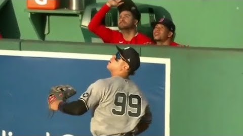 Aaron Judge Robs A Home Run 🔥👨‍⚖From Bobby Dalbec 9/25/21 Yankees & Red Sox