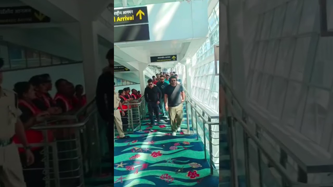 Salman khan at goa Dabolim Airport 