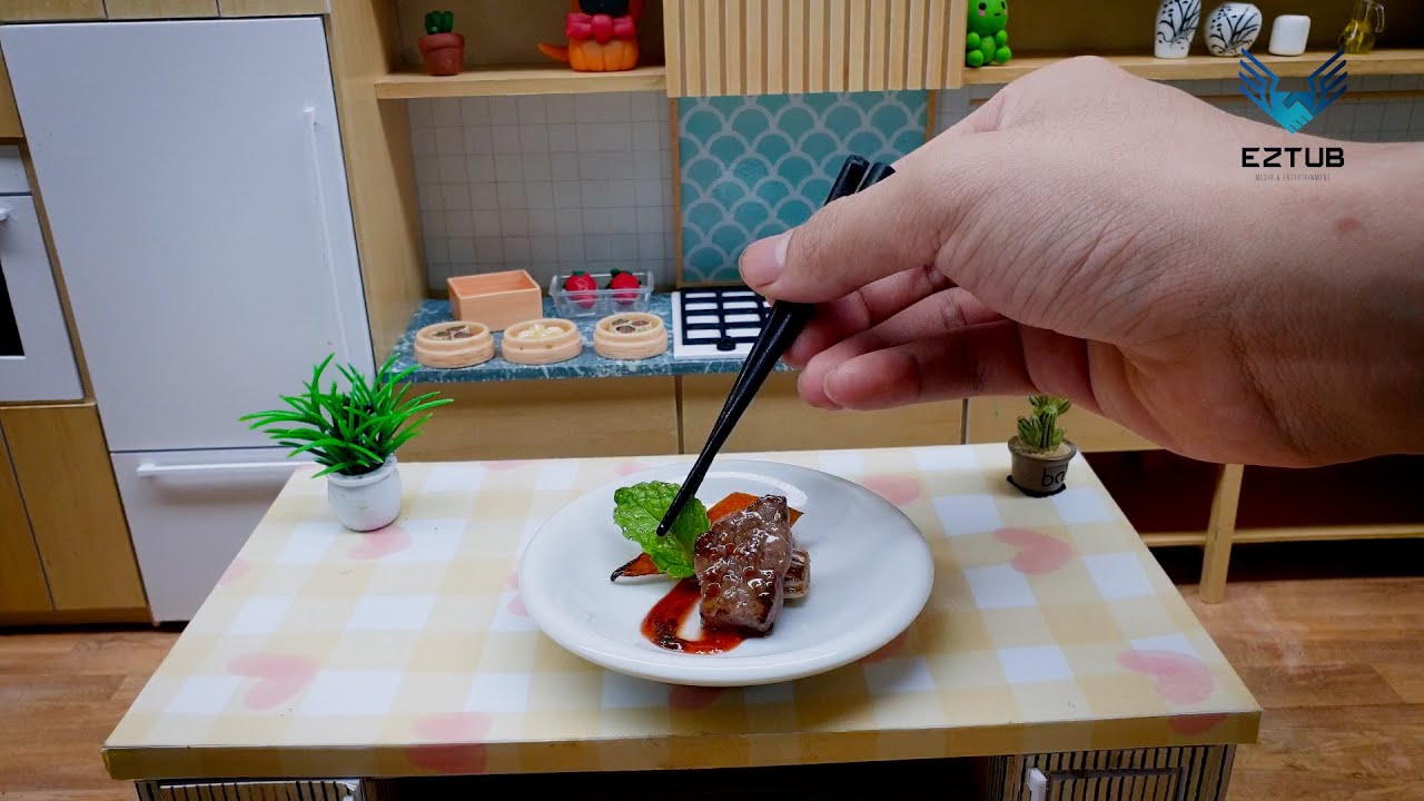 Creating A Presentation Beef With Wine Sauce / Jacques Dickens Ines Miller