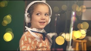 Video thumbnail of "5 year old Sophie Fatu - Fly Me To The Moon (Frank Sinatra)"