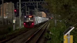 筑肥線西唐津行き快速(303系トップナンバー編成)・糸島高校前駅を発車