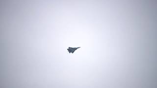 Су-57 висит в воздухе