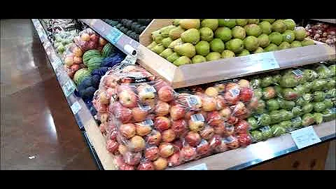 VISUAL MERCHANDISING FACING EXAMPLE: Oct 2, 2022 Produce Department San Francisco Grocery Store Walk