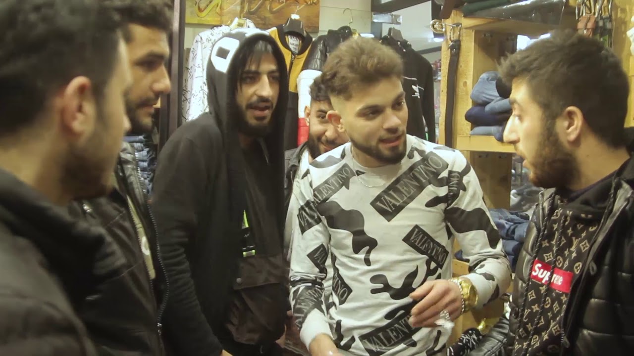 غدر الصديق تركو العمل من اجله  شاهدو ماذا فعل بهم الغدار احزرو صمت الصديق ؟