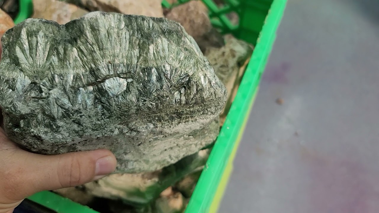 Stunning, thick seraphinite rough!