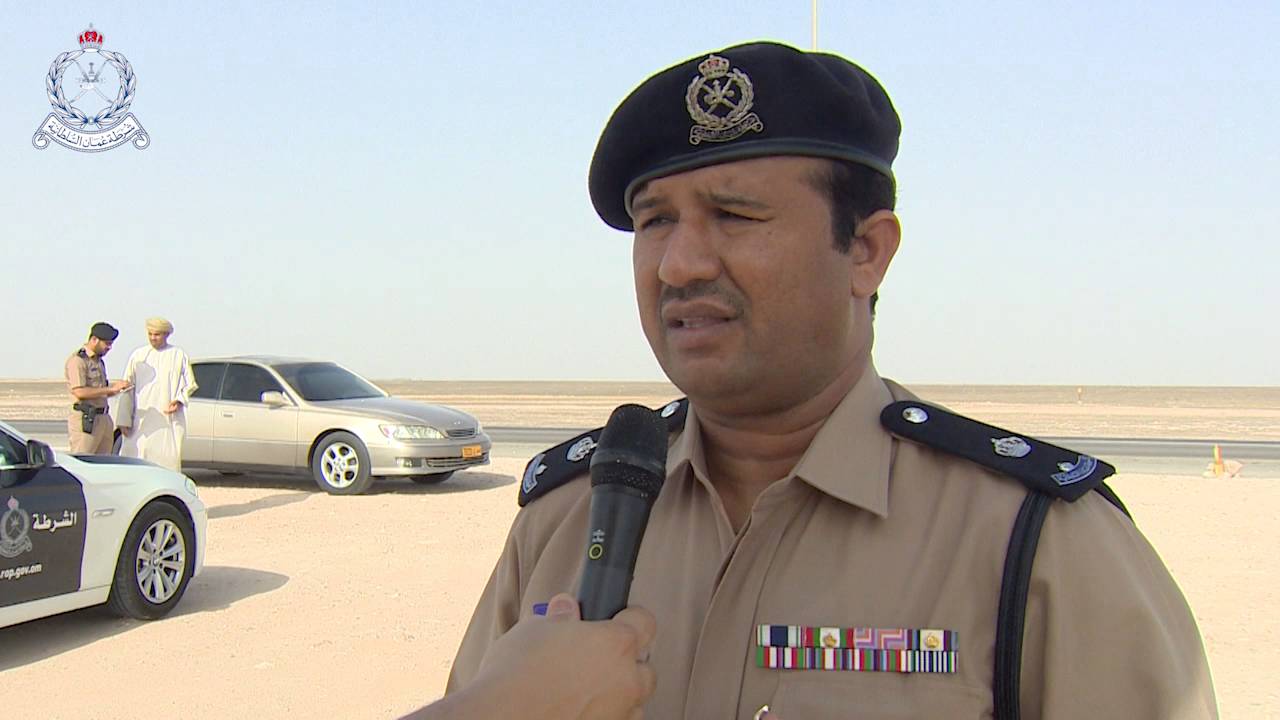 شرطة عمان السلطانية تكثف من جهودها في سبيل تأمين الطريق المؤدي الى محافظة ظفار