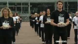 Vigil for chickens news item - ONEnews screenshot 4
