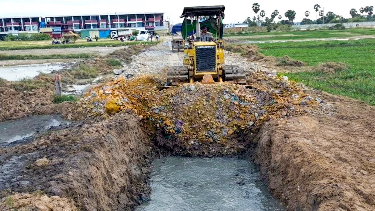 Wonderful ! Full Processing Completed 100% Landfill Delete Canal & Clear Mud Komatsu Dozer Push Soil