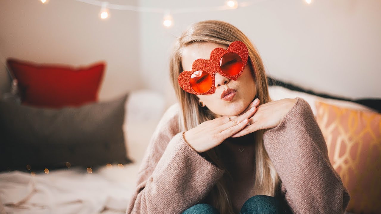 Valentine’s Day Gifts FOR HER! YouTube