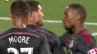 Penalty fight between defoe & gilberto