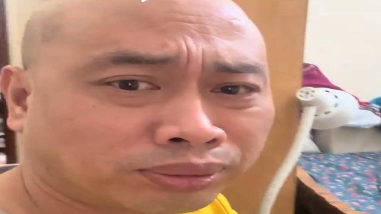 Tiktoker khiếm khuyết ăn xin trên mạng...