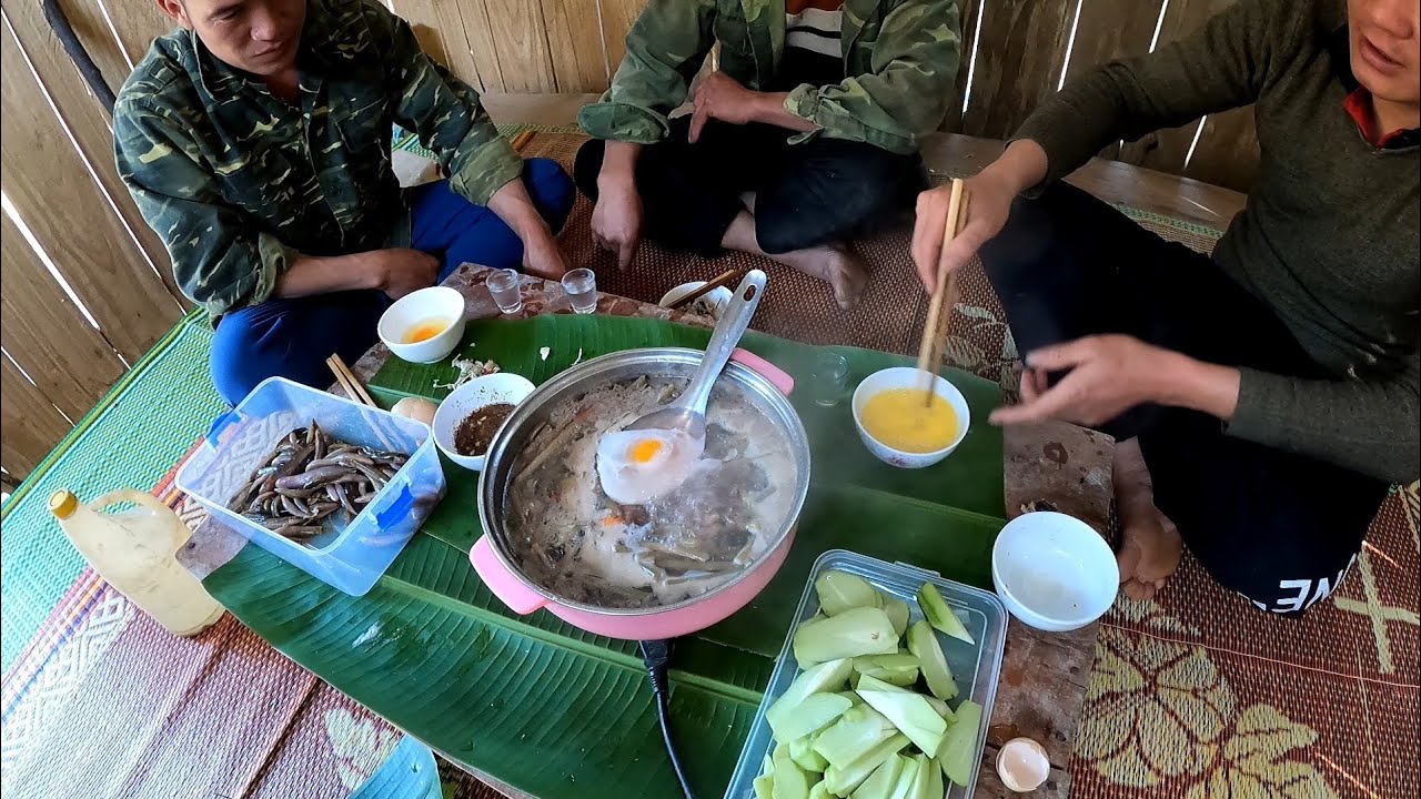 Lẩu cá suối với rau rừng, cuộc sống tự nhiên - YouTube