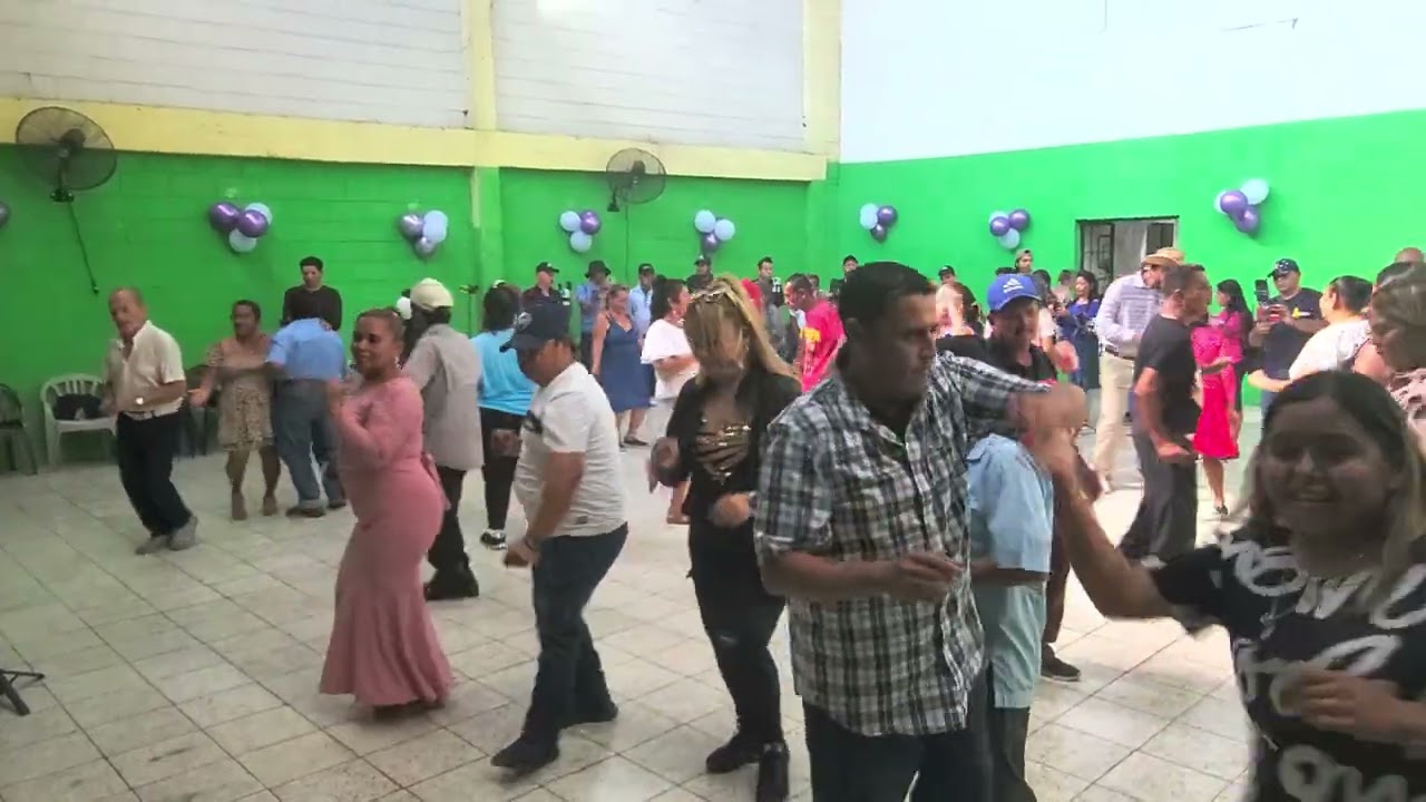 Vean que la cumpleañera no a parado de bailar 👍🥹