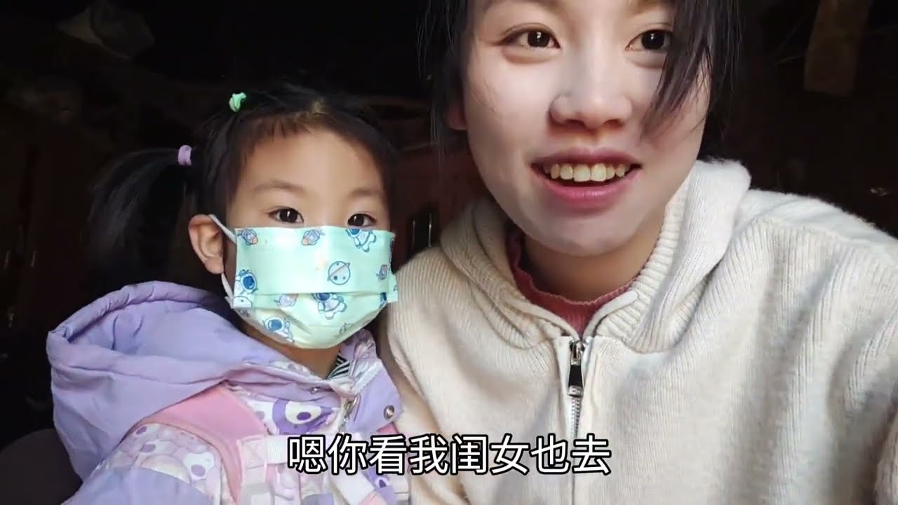 妈妈腰疼很久了今天呢带妈妈去医院看看一看医生就说要住院治疗了#老挝媳妇小芳 #妈妈生病住院 #关节疼痛 #去医院的路上求医 #日常记录你们的每一天