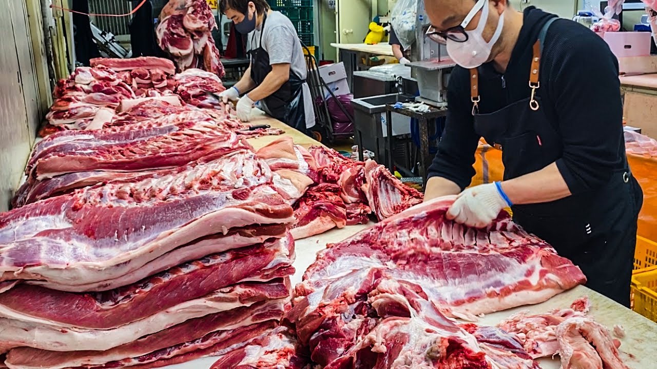 대한민국 넘버원! 마장동 돼지 발골 달인의 해체작업, 돼지 산더미로 쌓아놓고 작업하는 곳 How to butcher a PIG / Korean street food