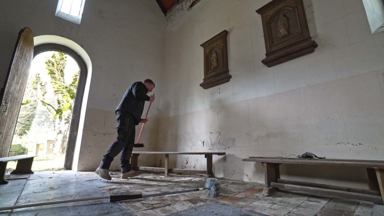 The Chateau Chapel Is Crumbling - Chateau Life 🏰 465