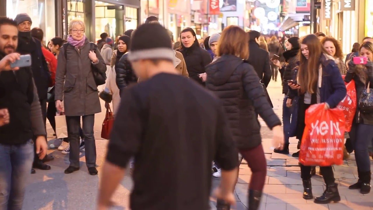 يا غايب ليه ما تسأل في بروكسل بلجيكا تصنع الحدث و يرقص لها الجميع