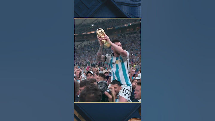 Lionel Messi carried through stadium after Argentina win 🇦🇷🏆 | #shorts #messi #worldcup