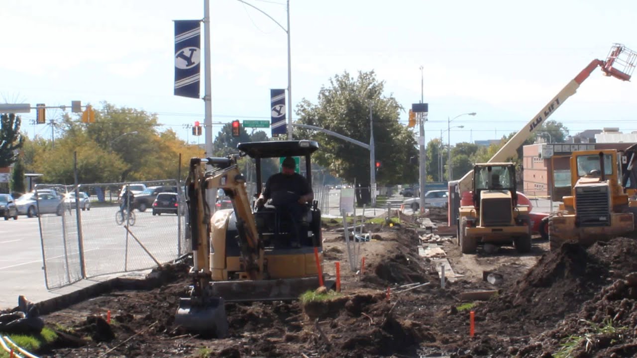 CAT 303 5C mini excavator digging