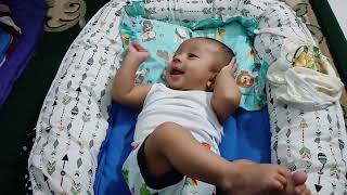 Bayi 3 Bulan Pakai Baju Sinterklas Lucu & Menggemaskan