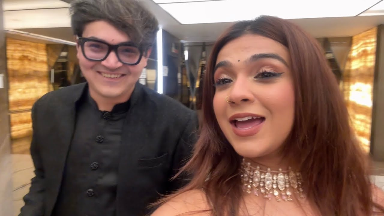 Девушка, которая называет себя фейерверком, посещает вечеринки Дивали 🤡