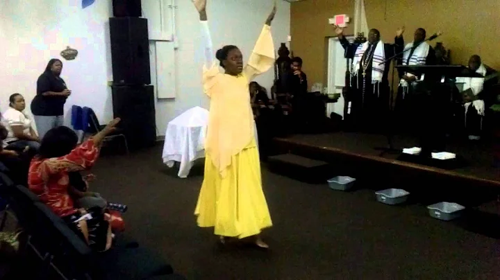 Tomeka Robinson (dance Total Praise