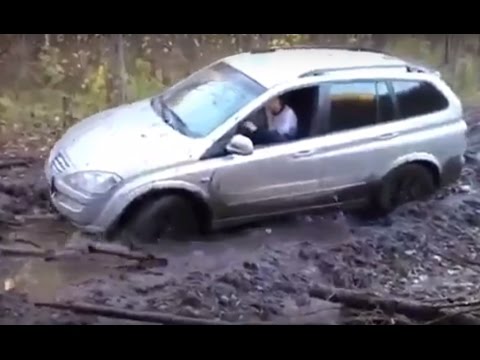 Off road 4x4 Mudding SsangYong Kyron vs Lada Niva Off road 4x4 Mudding SsangYong Kyron vs Lada Niva