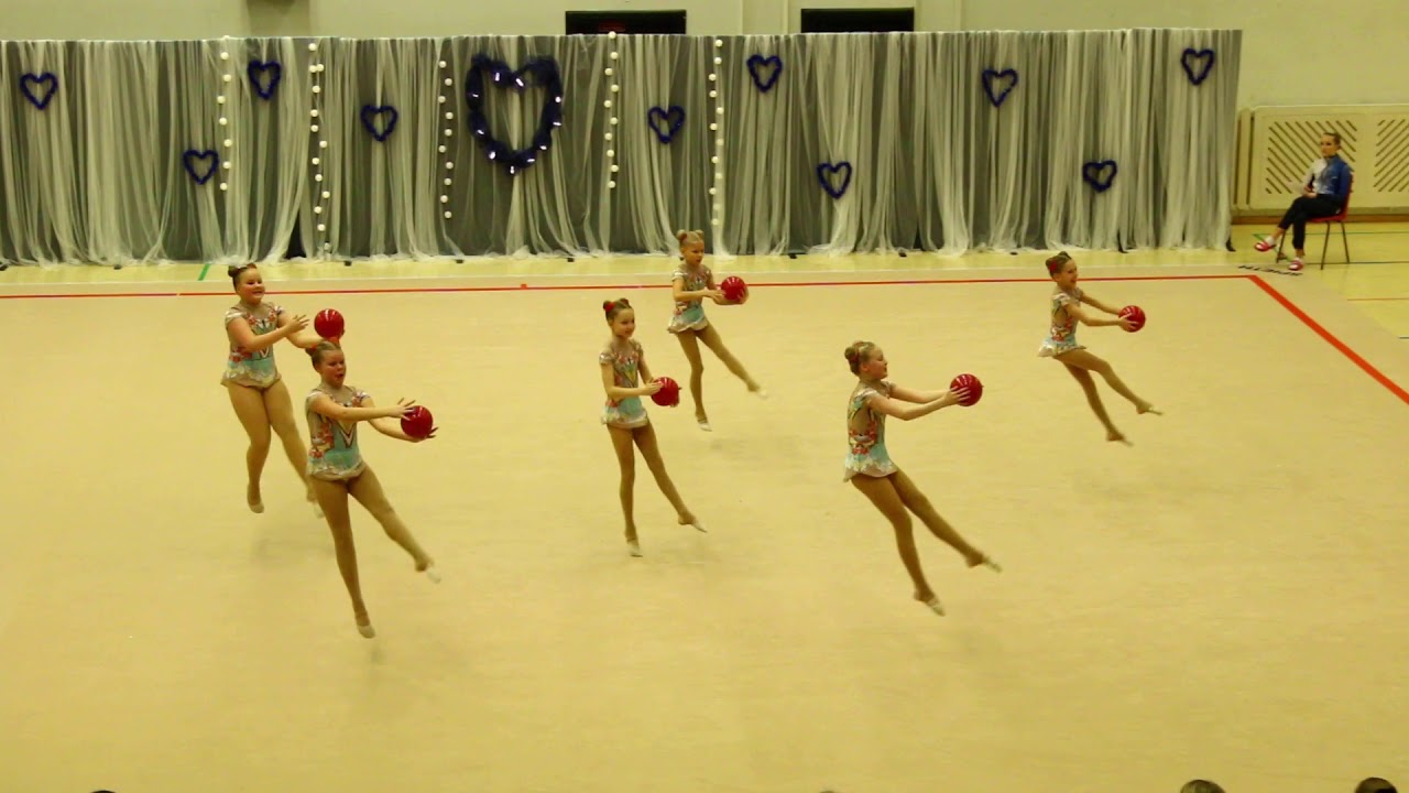 Oulun Naisvoimistelijat Lumiina Hiutaleet