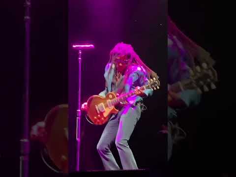 Офигенный Lenny Kravitz