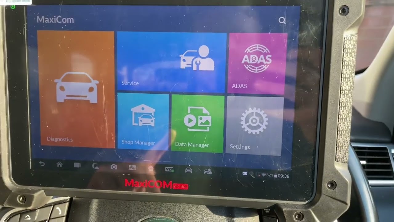 Замена аккумулятора в Landrover Discovery Sport 2.2 2015 года выпуска.