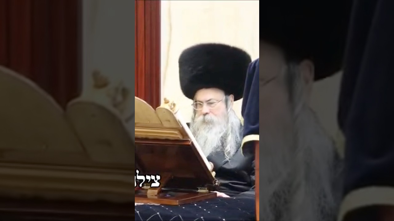 קריאת המגילה בחצר הקודש טאלנא