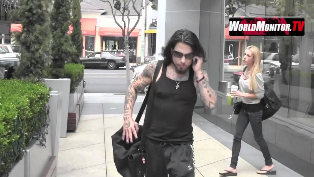 Dave Navarro not in a mood for compliments meets his new girlfriend at Equi...