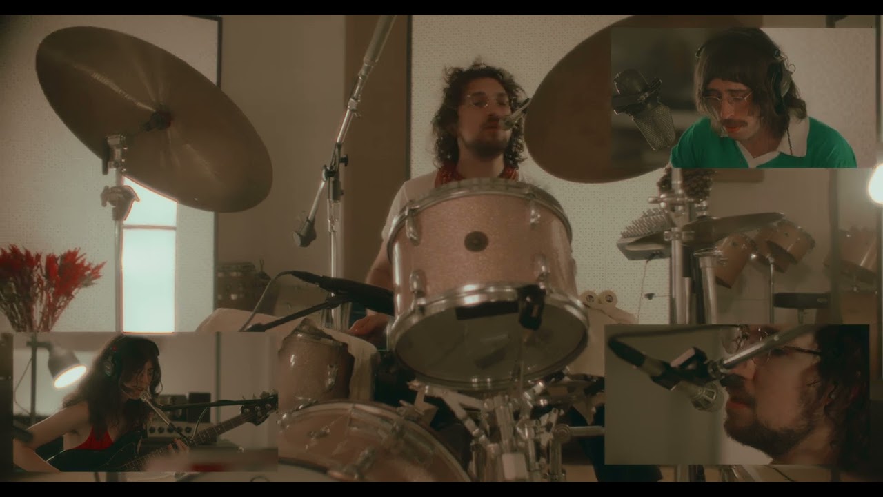 Obejrzyj Tim Bernardes - Falta (Live at Sound City Studios) w YouTube Obejrzyj Tim Bernardes - Falta (Live at Sound City Studios) w YouTube