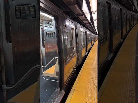Brooklyn Bronx R68 B train terminating and leaving Bedford Park ...