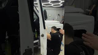 Ақ Gelendwagen автокөлігінің корпусы мен салонын STEK бронды пленкамен қорғау  Megacar.kz