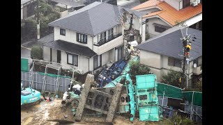 工事現場の重機倒れ民家直撃　大阪・河内長野