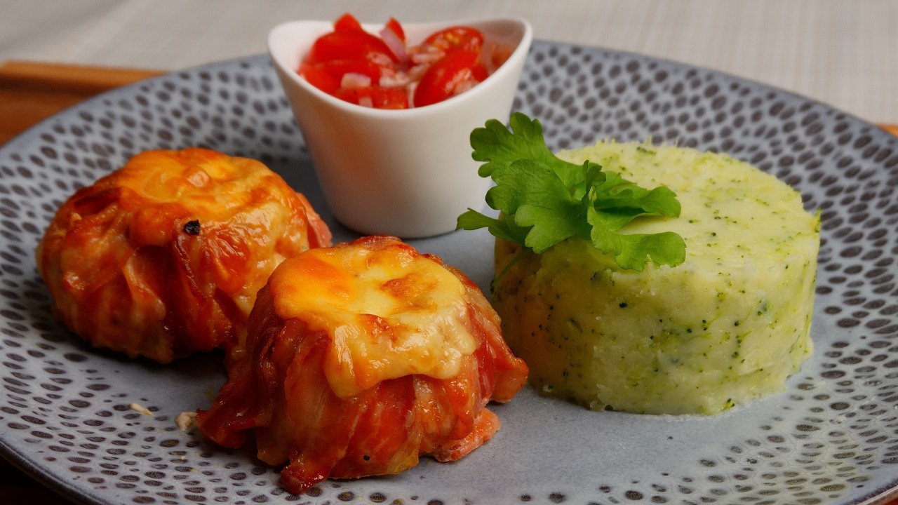 So Delicious! Pancetta-Wrapped Chicken Baskets with Potato-Broccoli Mash