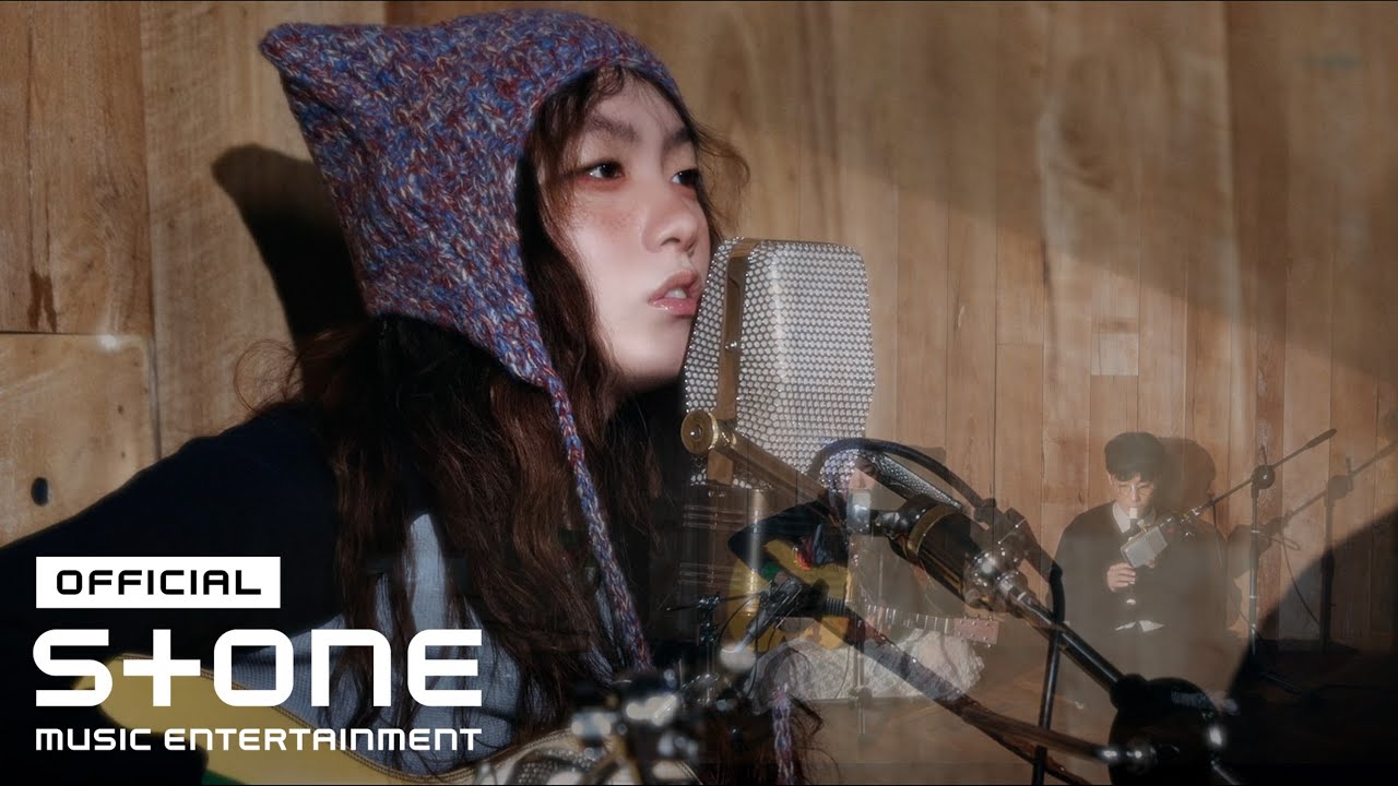 김푸름 (Kim Pureum) - 가죽 (Skin) Live Clip - YouTube