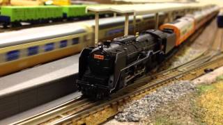 模型EMU100形自強號通過 2013,10,13