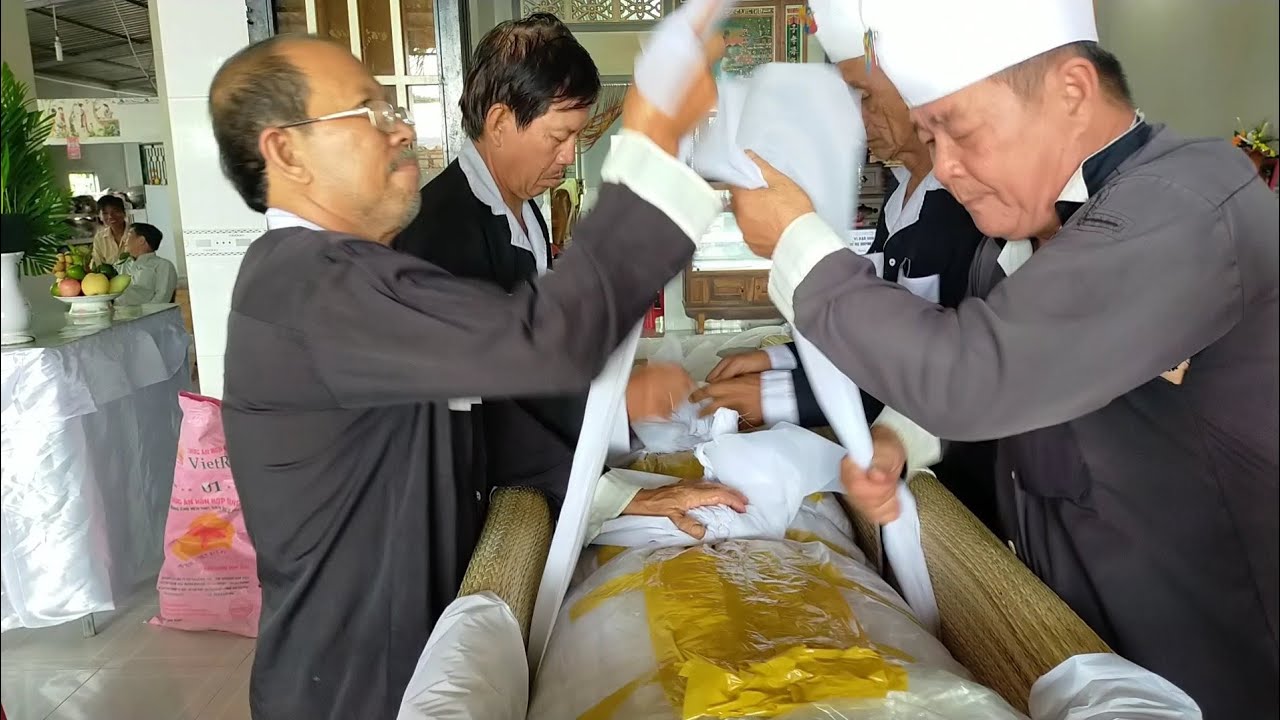 lễ tẩn liệm phát tang cho người dì hưởng thọ 73 Tuổi Đạo Cao Đài Tây Ninh