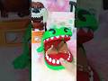 CROCODILE 🐊 EATING CHOCOLATE 🍫🤤 #short #asmrsound #yutubeshort #yummy #chocolate #crocodille
