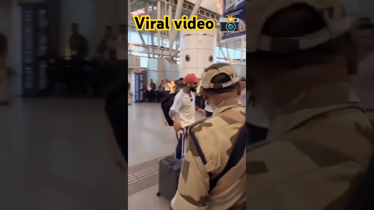 Virat Kohli hugged by a fan as Team India leaves Cuttack for Ahemdabad😲❤️