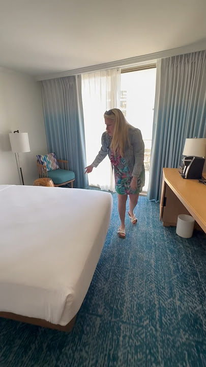 Check out the rooms at #OutriggerReef in #Waikiki! PSA - the beds are so comfortable! #roomtour