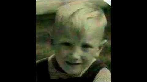 Wajn zingk ingelstaolig leedsje euver de straot boe heer gebore waos - orig. mét fotos en vertaoling