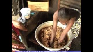 Fabrication des galettes d'arachide (Klouikloui)