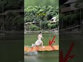 تركض ببراعة على جسر يرقص تحت أقدامها Shorts تركض ببراعة على جسر يرقص تحت أقدامها Shorts