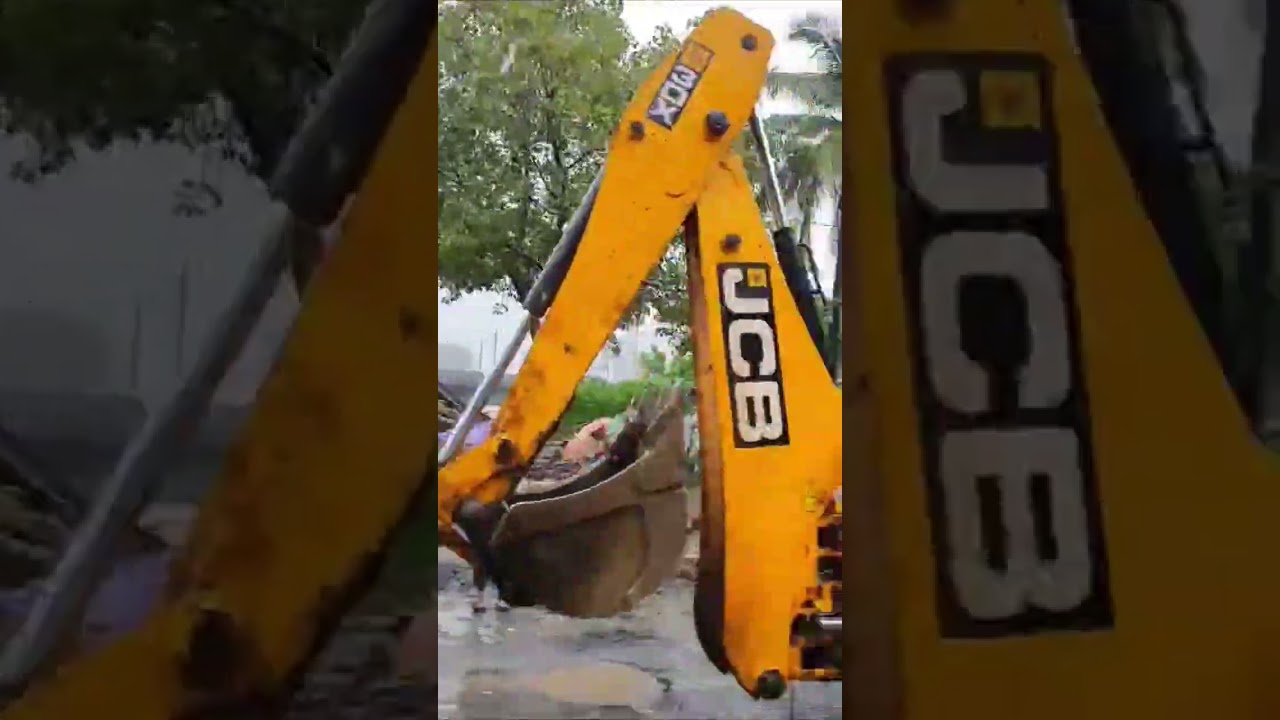 Encroachment at Marve Road Malad West by Police