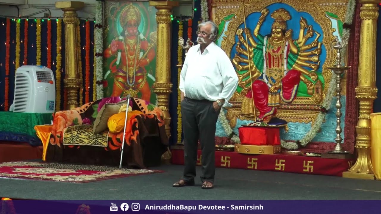 Sadguru Aniruddha Bapu singing "Yei ho Vitthale majhe Mauli ye" Vitthal Aarti